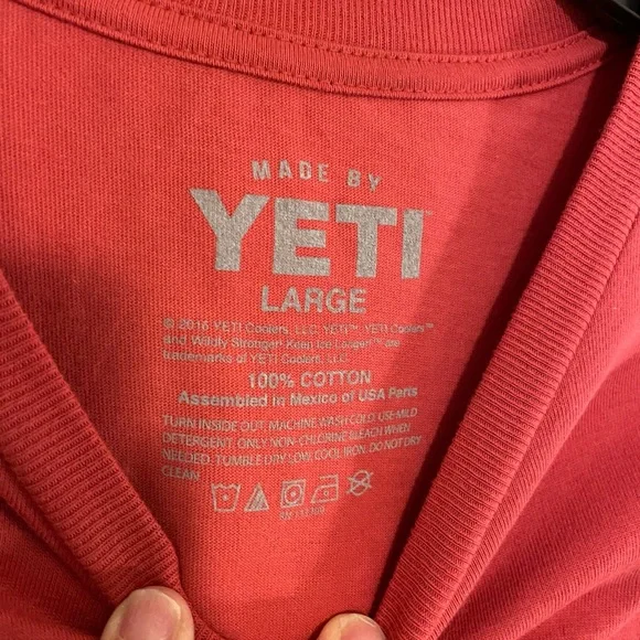 Yeti Coat of Arms Brick size L new t shirt with tags - Picture 4 of 5